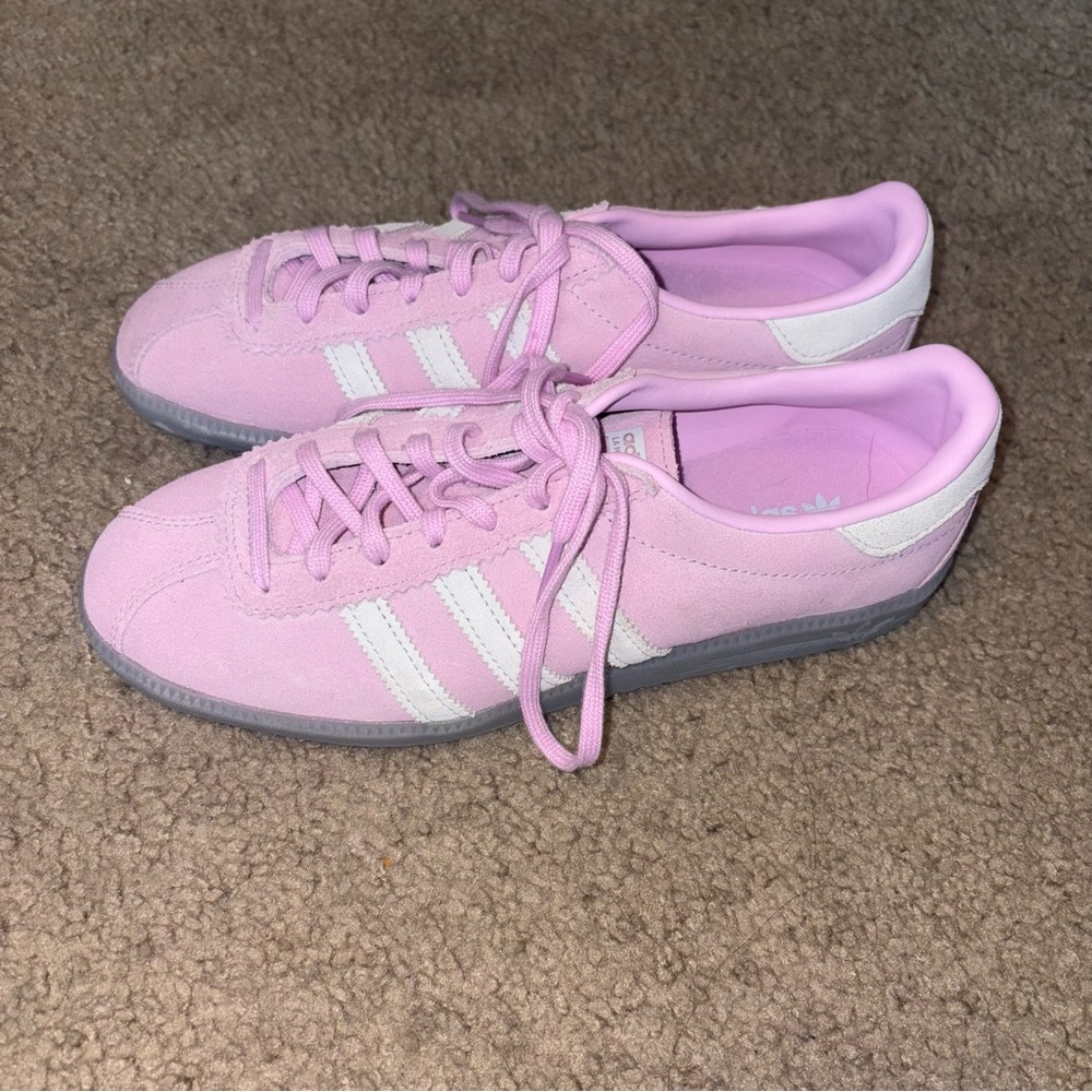 Adidas Women's Pink and Off-White Sneakers with Grey Gummy Bottoms